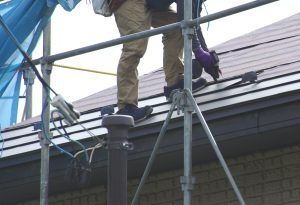 【状態別】屋根リフォームのタイミングと判断基準|塗装・カバー工法・葺き替えをわかりやすく解説