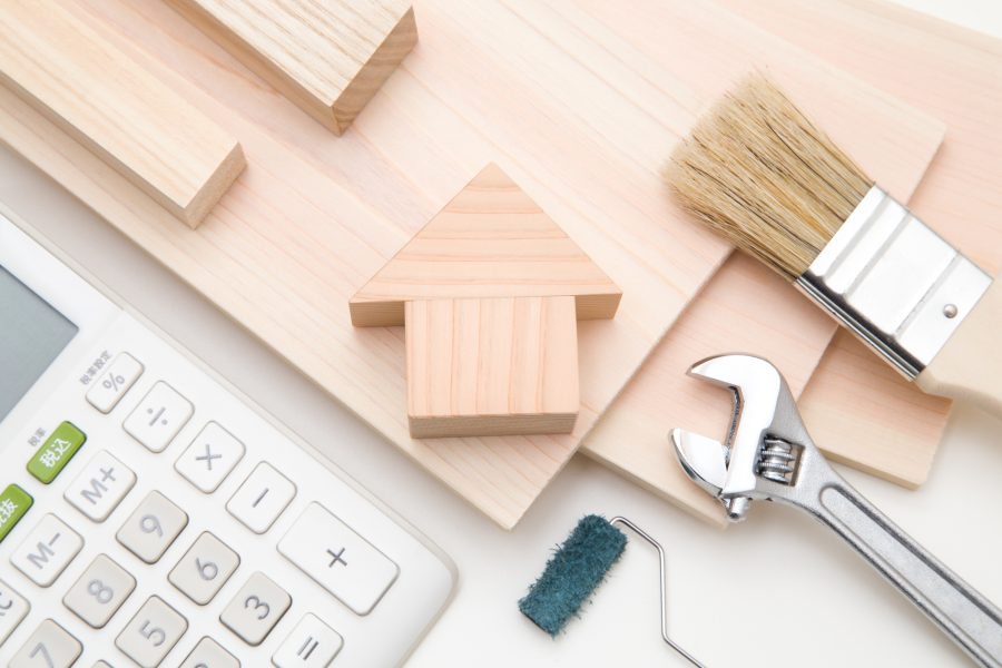 屋根塗装の費用相場はいくら？工事の手順と価格の内訳を徹底解説