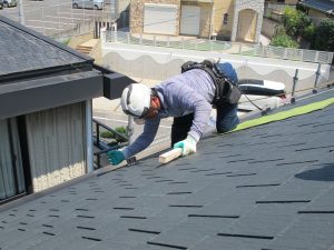 屋根の葺き替えタイミングはいつ？判断基準と費用相場を徹底解説