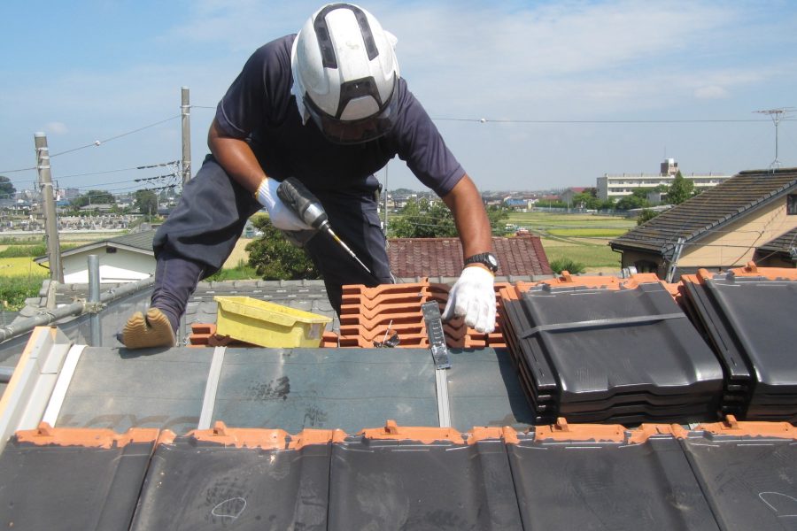 屋根の葺き替えタイミングはいつ？判断基準と費用相場を徹底解説