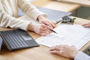 リフォーム業者の選び方完全ガイド|信頼できる優良業者を見極める4つのポイント