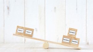 外壁張り替えのタイミングはいつ?検討すべき4つのサインと費用相場